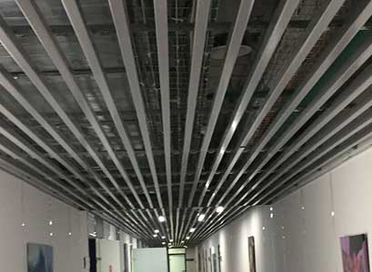 реечный подвесной потолок